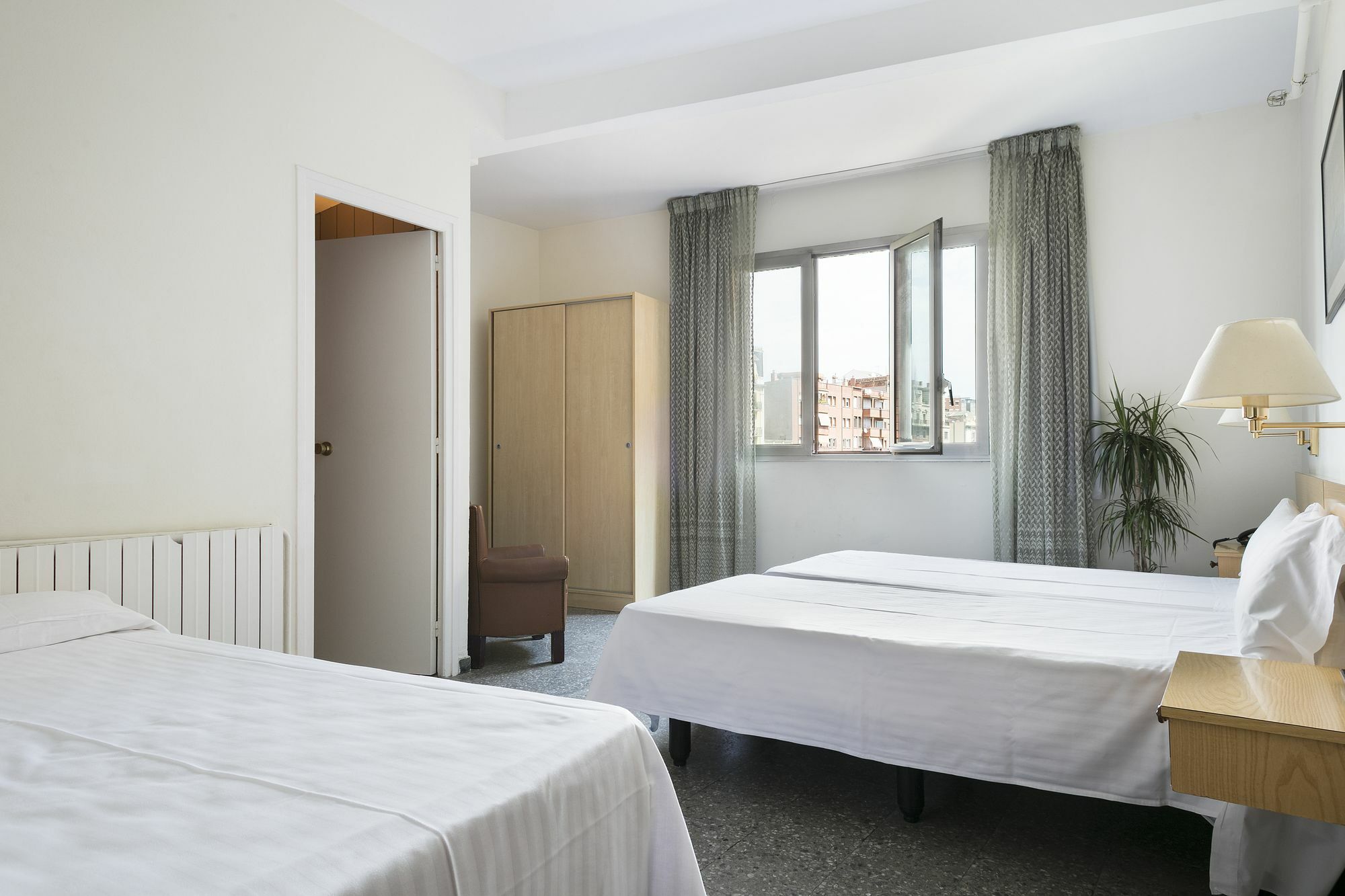 Hotel Climent Barcelona Exterior photo
